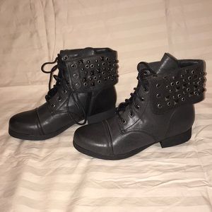 Gray combat booties size 6 w folded flap metallic